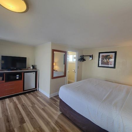 Days Inn By Wyndham - Cape Cod West Yarmouth Exteriör bild