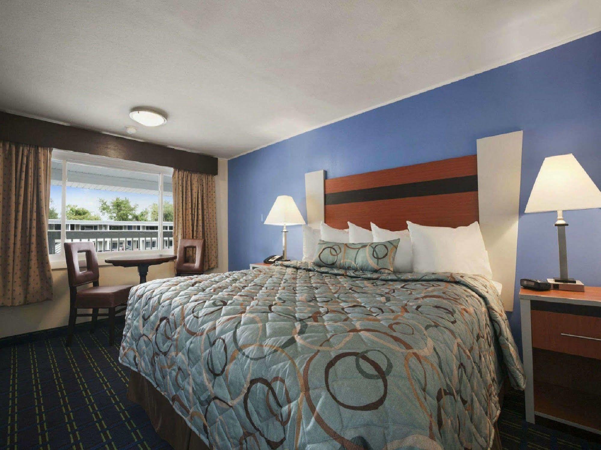 Days Inn By Wyndham - Cape Cod West Yarmouth Exteriör bild