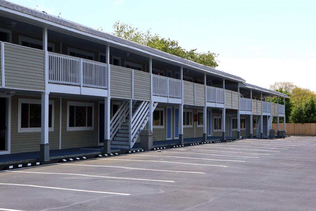 Days Inn By Wyndham - Cape Cod West Yarmouth Exteriör bild