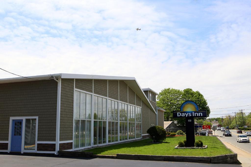 Days Inn By Wyndham - Cape Cod West Yarmouth Exteriör bild
