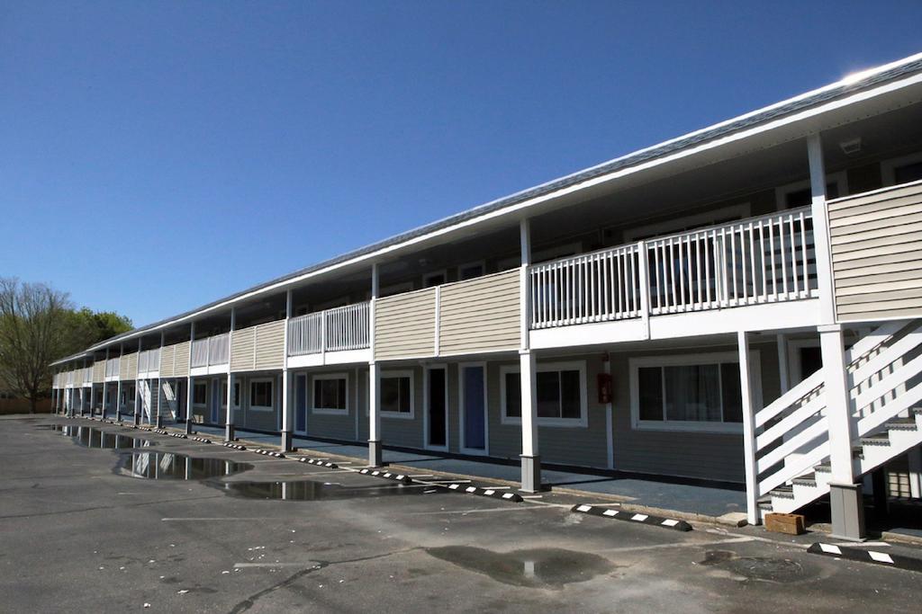 Days Inn By Wyndham - Cape Cod West Yarmouth Exteriör bild