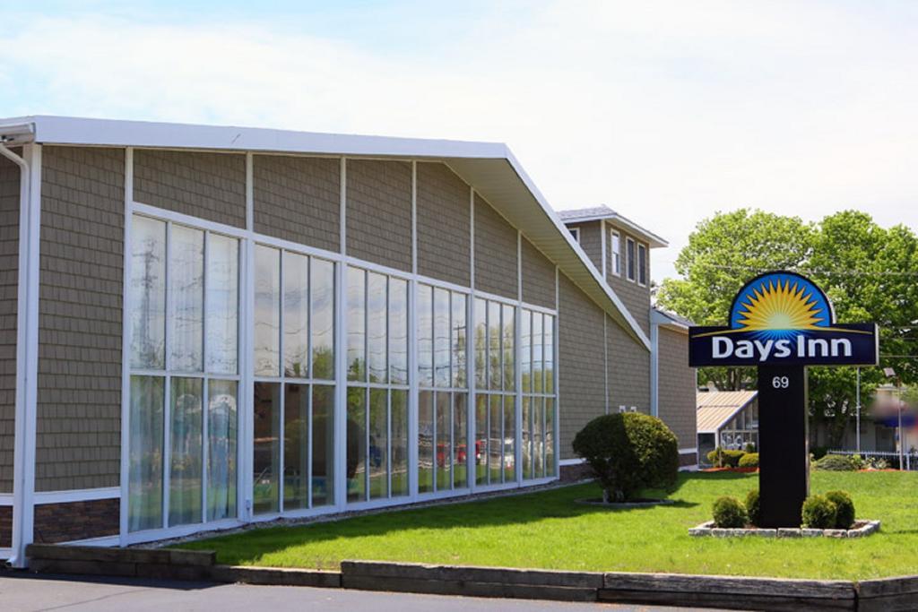 Days Inn By Wyndham - Cape Cod West Yarmouth Exteriör bild