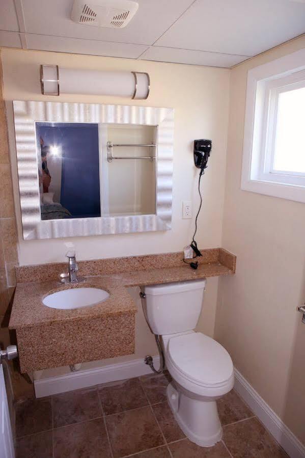 Days Inn By Wyndham - Cape Cod West Yarmouth Exteriör bild
