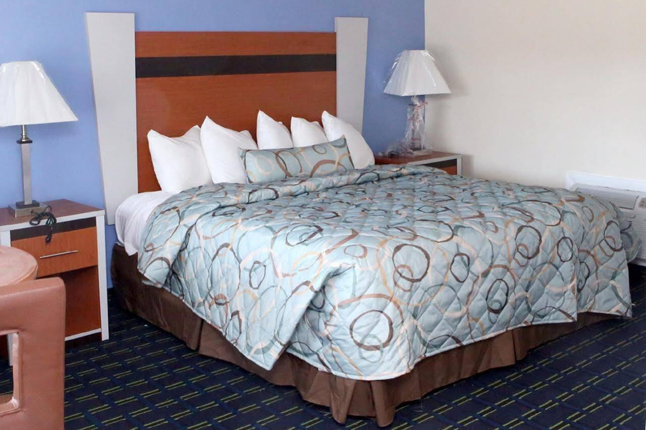 Days Inn By Wyndham - Cape Cod West Yarmouth Exteriör bild