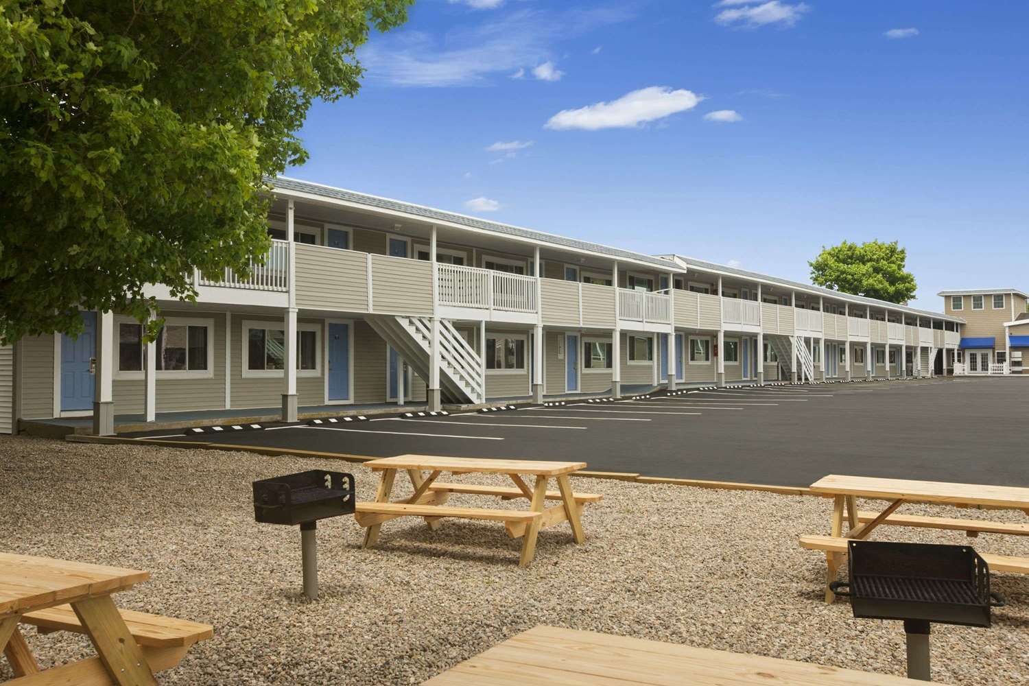 Days Inn By Wyndham - Cape Cod West Yarmouth Exteriör bild