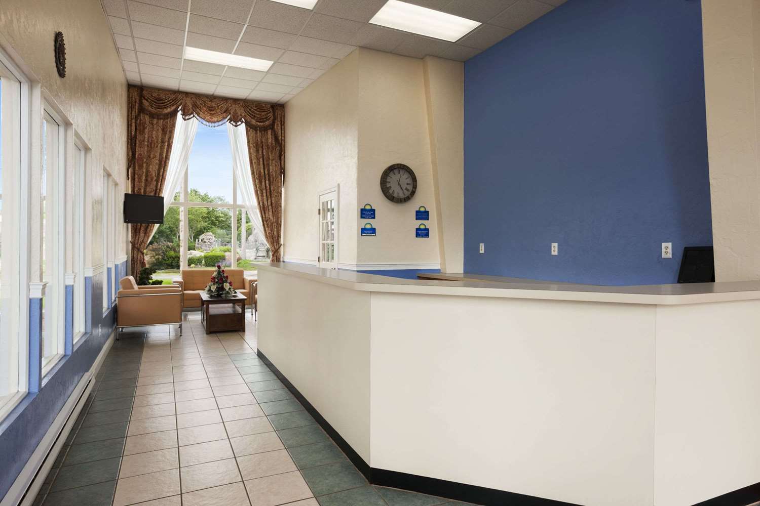 Days Inn By Wyndham - Cape Cod West Yarmouth Exteriör bild